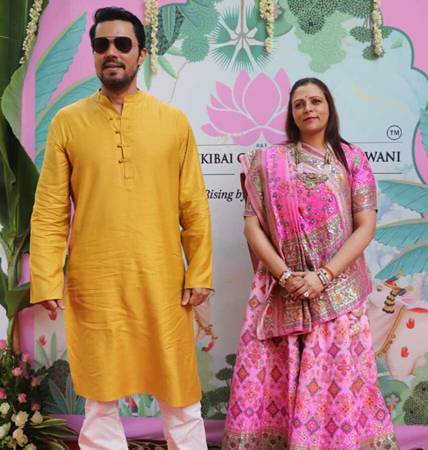 Randeep Hooda And Radhika Madan Celebrate Ganesh Chaturthi Maha Aarti At Nidarshana Ramesh Gowani’s Residence